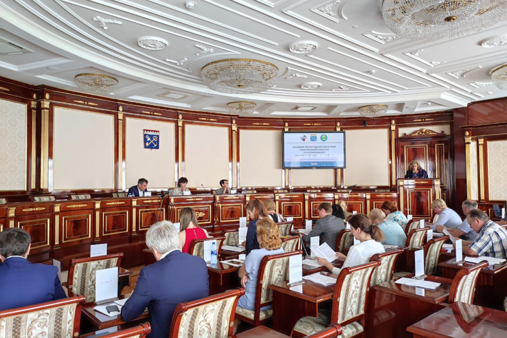 В Администрации Ленинградской области состоялось заседание Ленинградской областной трехсторонней комиссии по регулированию социально-трудовых отношений (ЛОТК)
